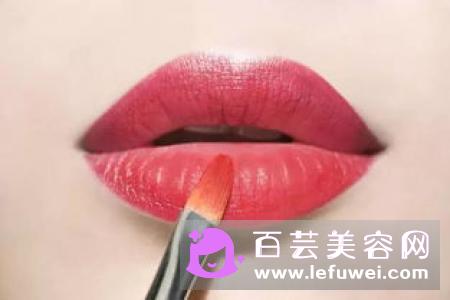 口红包括唇膏和唇釉吗 嘴唇厚适合涂唇釉吗