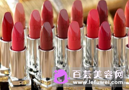 嘴唇干用口红还是唇釉 口红和唇釉哪个更好涂