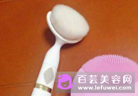 用洗脸刷毛孔会变大吗 怎么用会变大