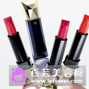 嘴唇干用口红还是唇釉 口红和唇釉哪个更好涂