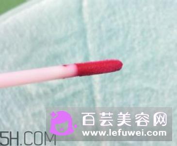 唇釉太油亮一擦就掉 擦不掉是好是坏