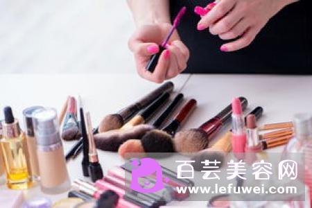 唇釉用得久还是口红 哪个颜色持久