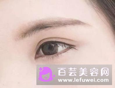 内双眼皮怎么画眼线 眼尾眼线要拉长多少