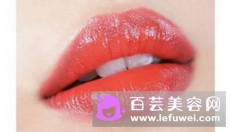 涂完口红唇纹明显怎么回事 怎么办