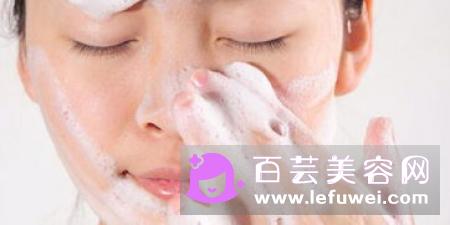 敷面膜前要擦水和乳液吗 好处和坏处有哪些