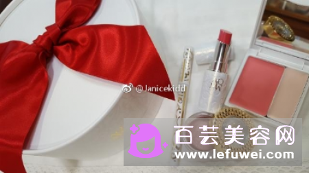 黛珂2017圣诞限定彩妆礼盒多少钱 蜜粉饼价格