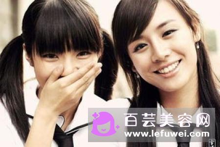 孙怡偏分长发发型图片 小鸟依人的感觉