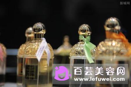 花香型香水适合什么年龄什么牌子好