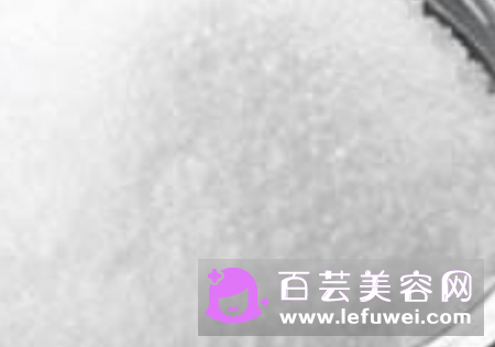 盐水洗脸早上好还是晚上好?脸上过敏不可以用盐水洗脸吗!