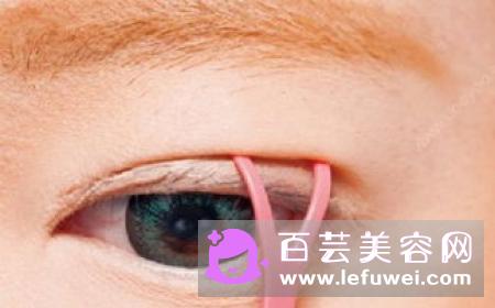 戴隐形眼镜能炒菜吗 化妆怎么佩戴