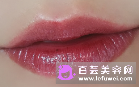 美宝莲小灯管18号什么色 试色是怎样的