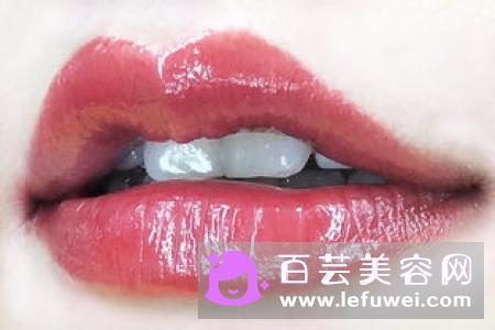 美宝莲小灯管18号什么色 试色是怎样的
