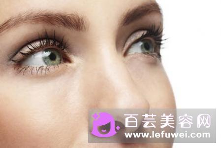 戴隐形眼镜能炒菜吗 化妆怎么佩戴