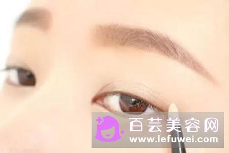 眼线笔黑色好还是棕色好 过敏怎么办