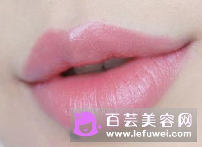 品红色口红试色是怎样的