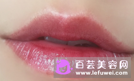 美宝莲小灯管18号什么色 试色是怎样的