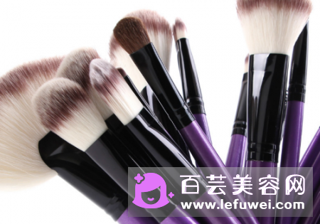 化妆刷能用洗洁精洗吗 洗刷工具有哪些