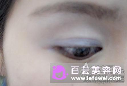梅子色眼影画法图解 好看的眼影颜色推荐