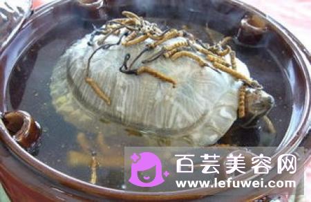 甲胶油为什么要用烤灯 沾皮肤上了怎么办