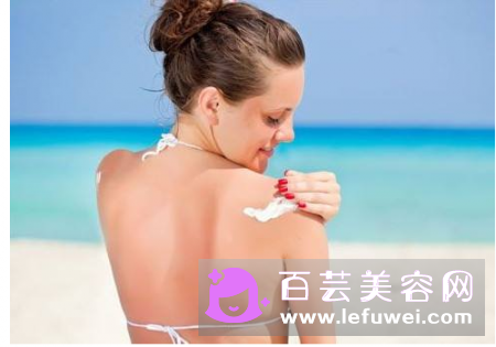 防晒霜进眼睛了怎么办 弄衣服上怎么洗