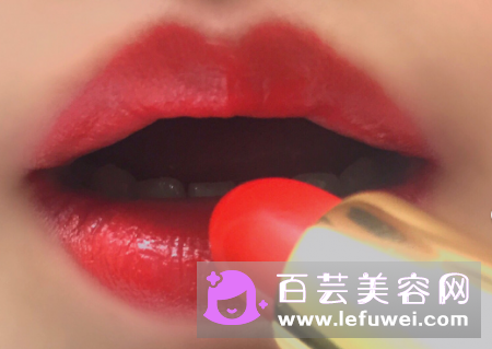 tf口红15号适合黄皮吗 试色图片是怎样的