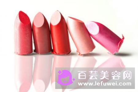 周黑鸭联名口红试色图片 多少钱一支