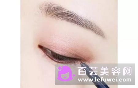 豆沙色眼妆怎么画 搭配什么口红