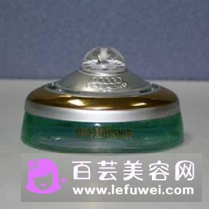 车载香水放哪里最好 能擦身体吗