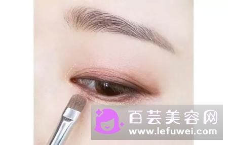 豆沙色眼妆怎么画 搭配什么口红