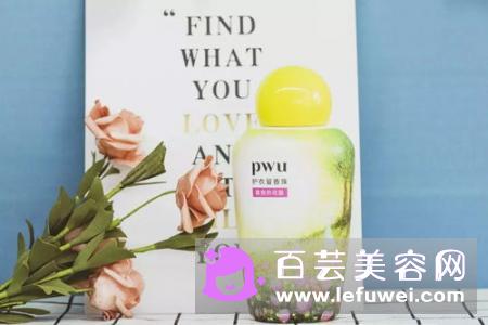 香水喷到脸上去了怎么办 是喷在衣服上还是身体上